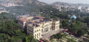 Read more about the article Urbanistas e historiadores devastados: Folha Carapicuibana elenca os principais vídeos que demonstram a tragédia do Museu Nacional